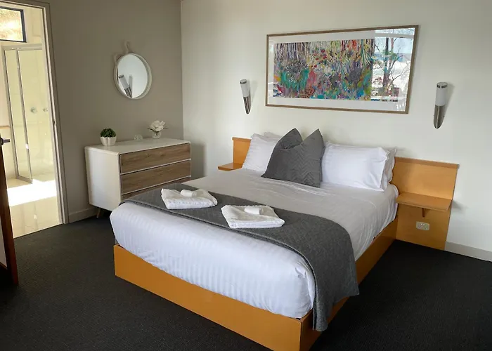 Panoramic Views From Your Stunning \'Treehouse\'