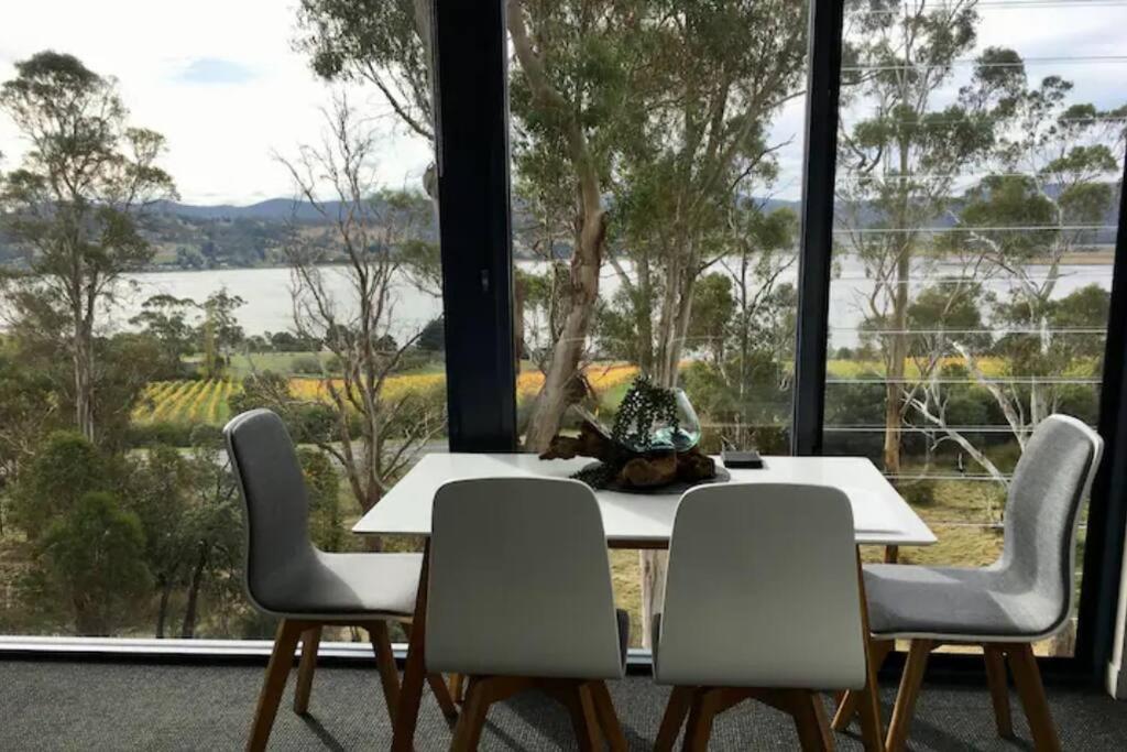 Panoramic Views From Your Stunning 'treehouse' *