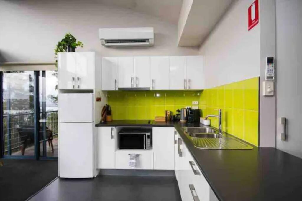 Panoramic Views From Your Stunning 'treehouse' Apartment *