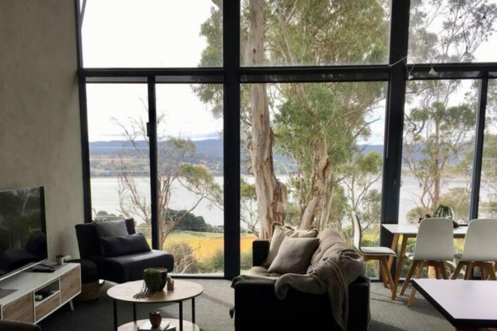 Panoramic Views From Your Stunning 'treehouse' Apartment *