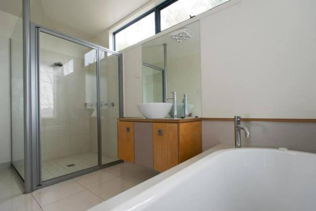 Panoramic Views From Your Stunning 'treehouse' Apartment