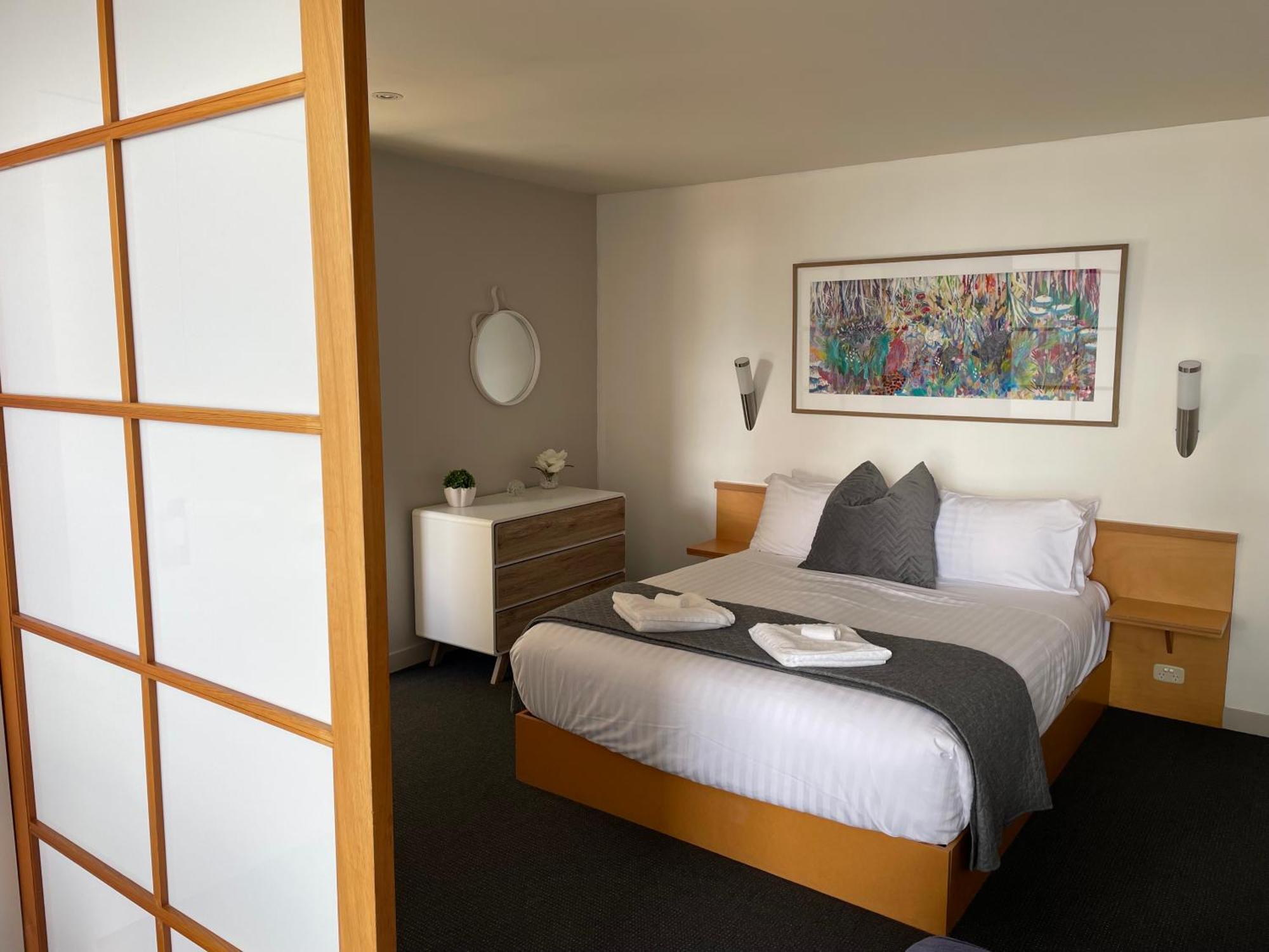 Panoramic Views From Your Stunning 'treehouse' Apartment